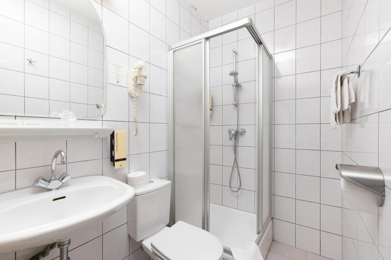 Quarto Pequeno com 2 Camas de Solteiro