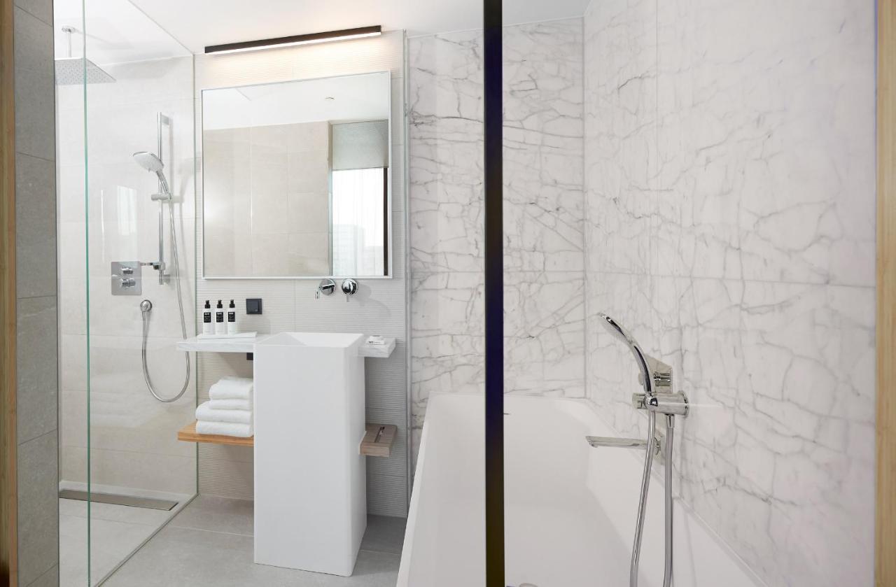 Junior Suite mit Badewanne und Dusche