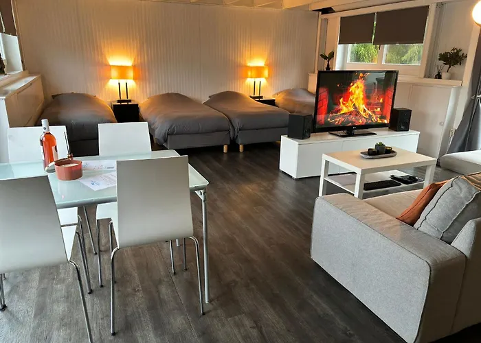 B&B: Boathouse Amsterdam With Bikes