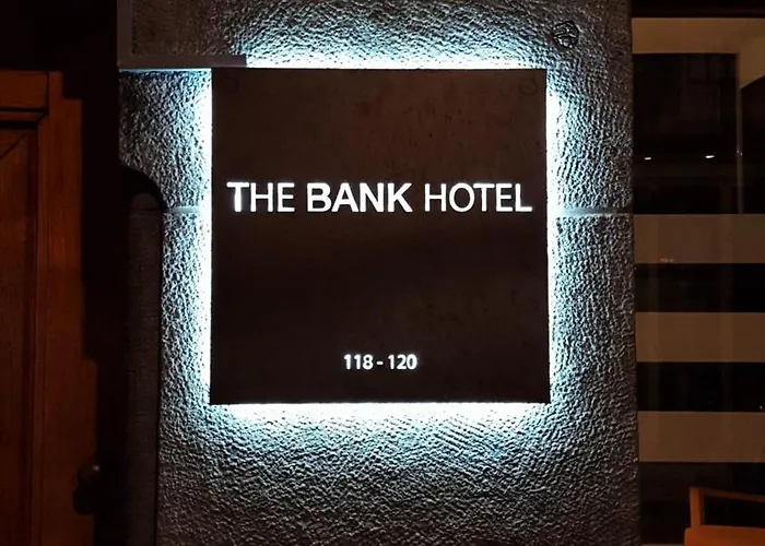 Lodge: The Bank Hotel